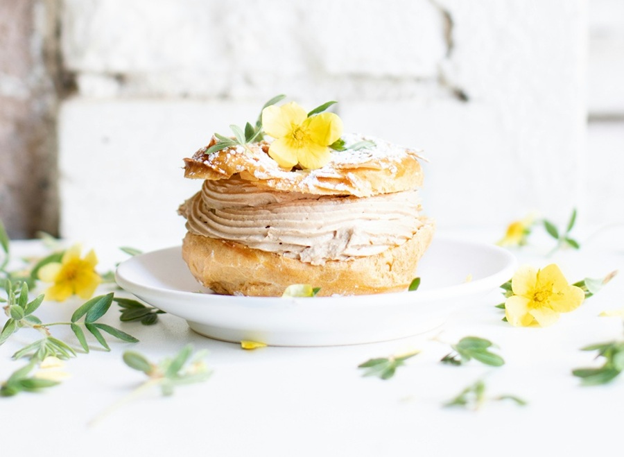 picture perfect Paris Brest decorated with flowers